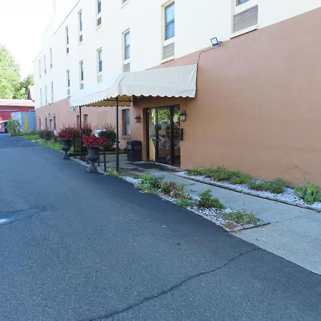 St Charles Hotel Downtown Hudson Exterior photo