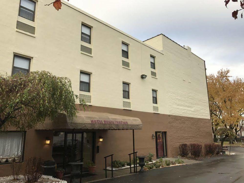 St Charles Hotel Downtown Hudson Exterior photo